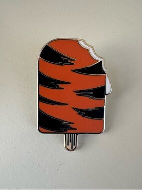 Disney Parks Ice Cream Mystery Pin, Winnie The Pooh Tigger Pin